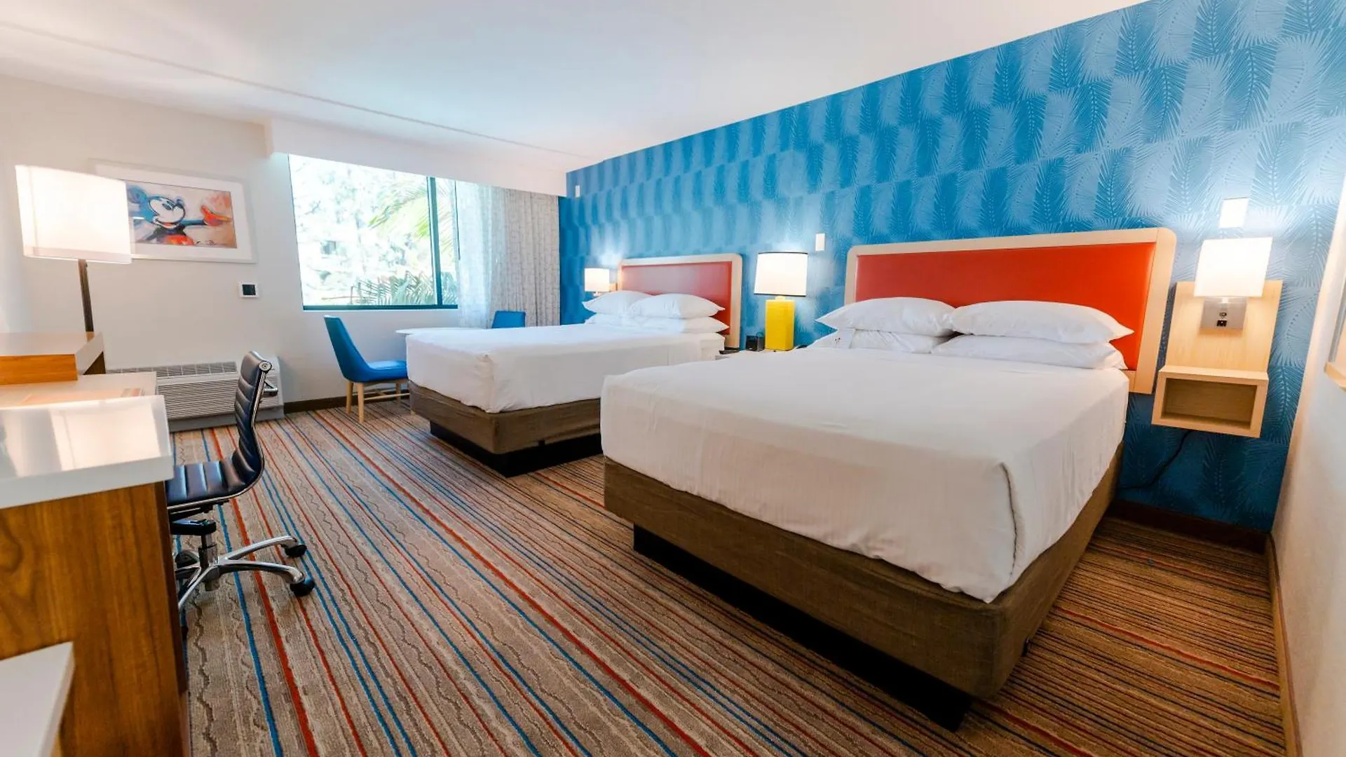 Howard Johnson By Wyndham Anaheim Hotel & Water Playground
