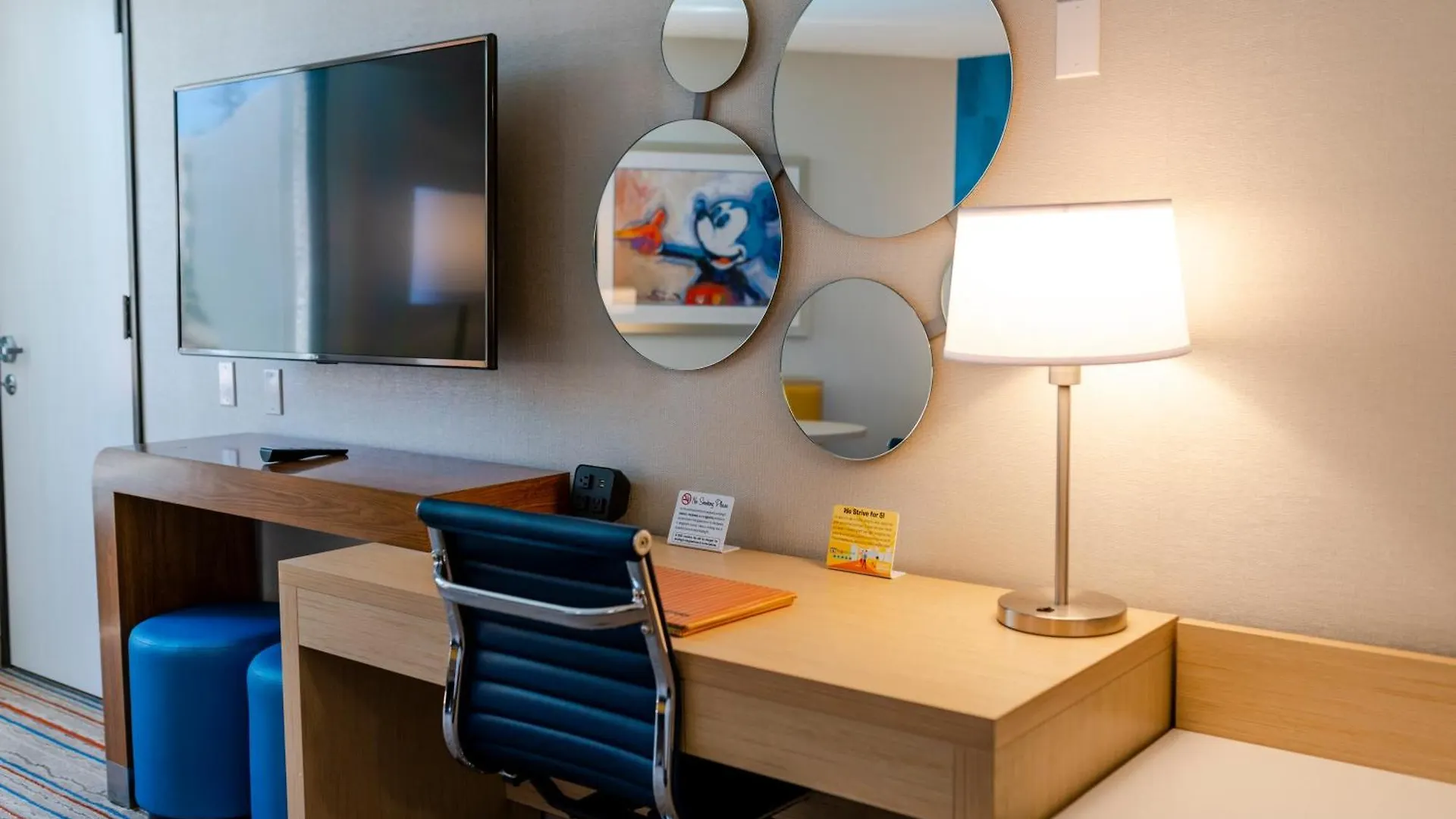 Howard Johnson By Wyndham Anaheim Hotel & Water Playground