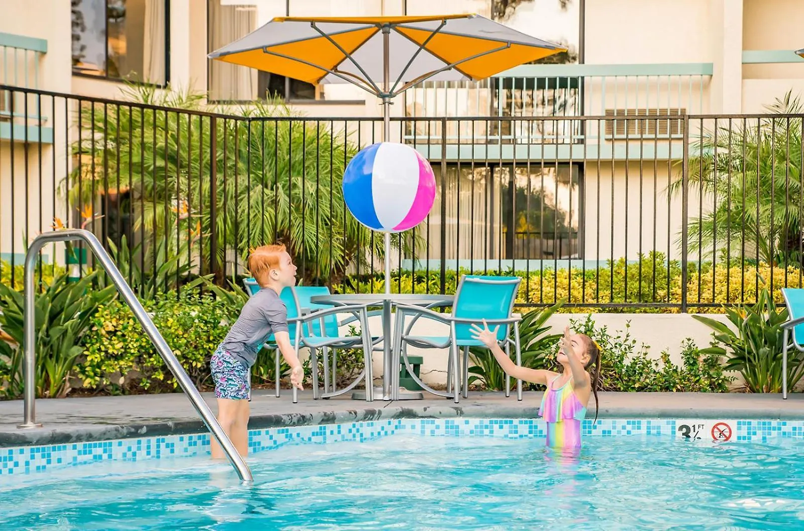 ***  Howard Johnson By Wyndham Anaheim Hotel & Water Playground Estados Unidos da América