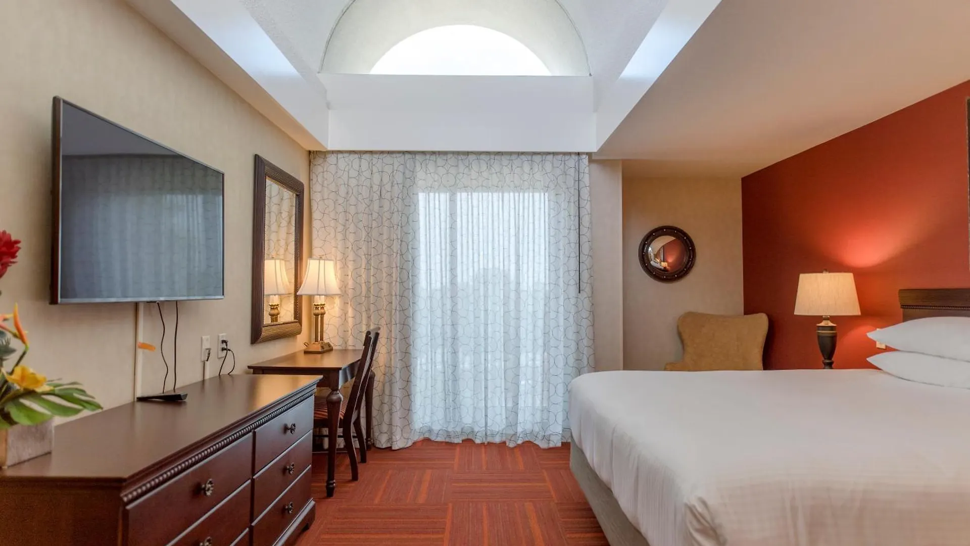 Howard Johnson By Wyndham Anaheim Hotel & Water Playground