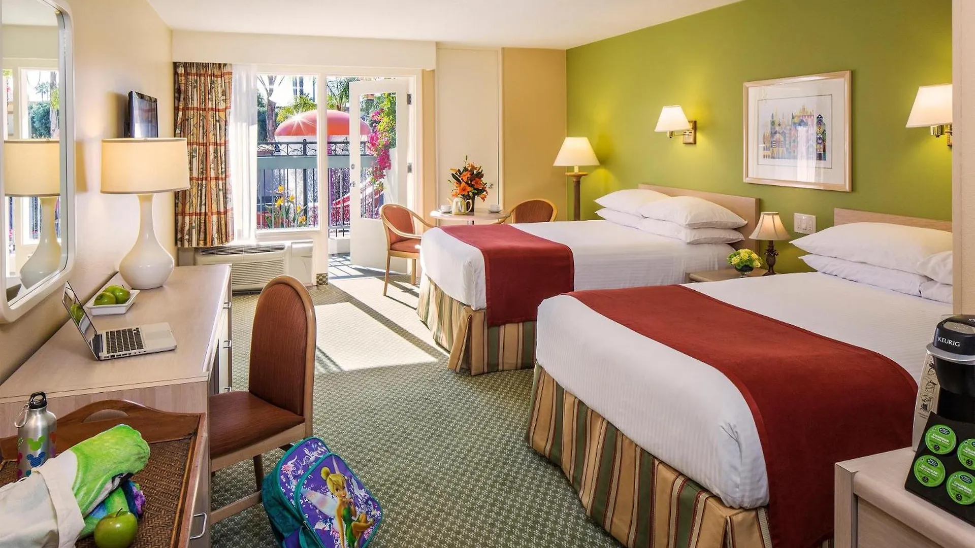 Howard Johnson By Wyndham Anaheim Hotel & Water Playground