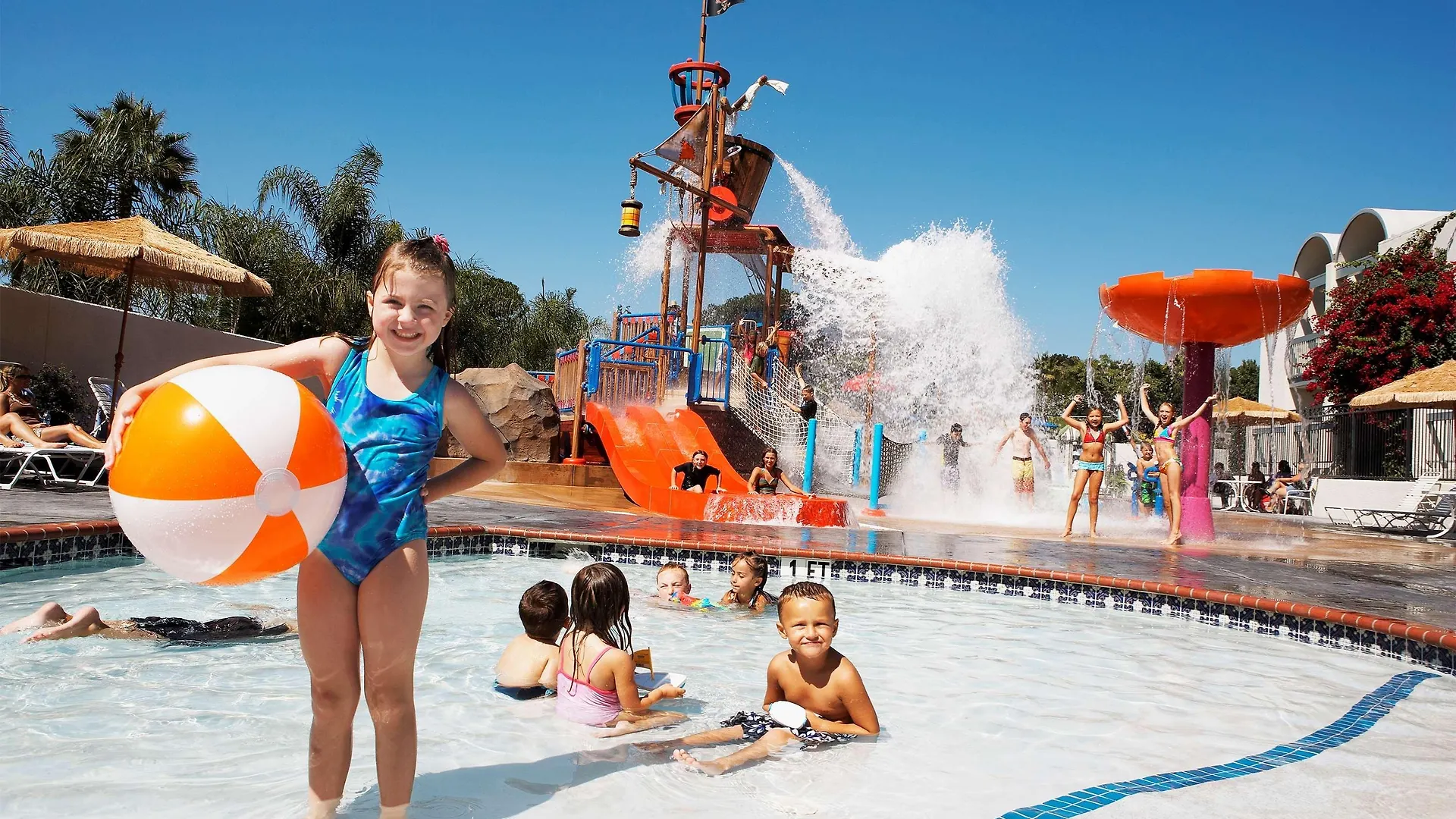 Howard Johnson By Wyndham Anaheim Hotel & Water Playground