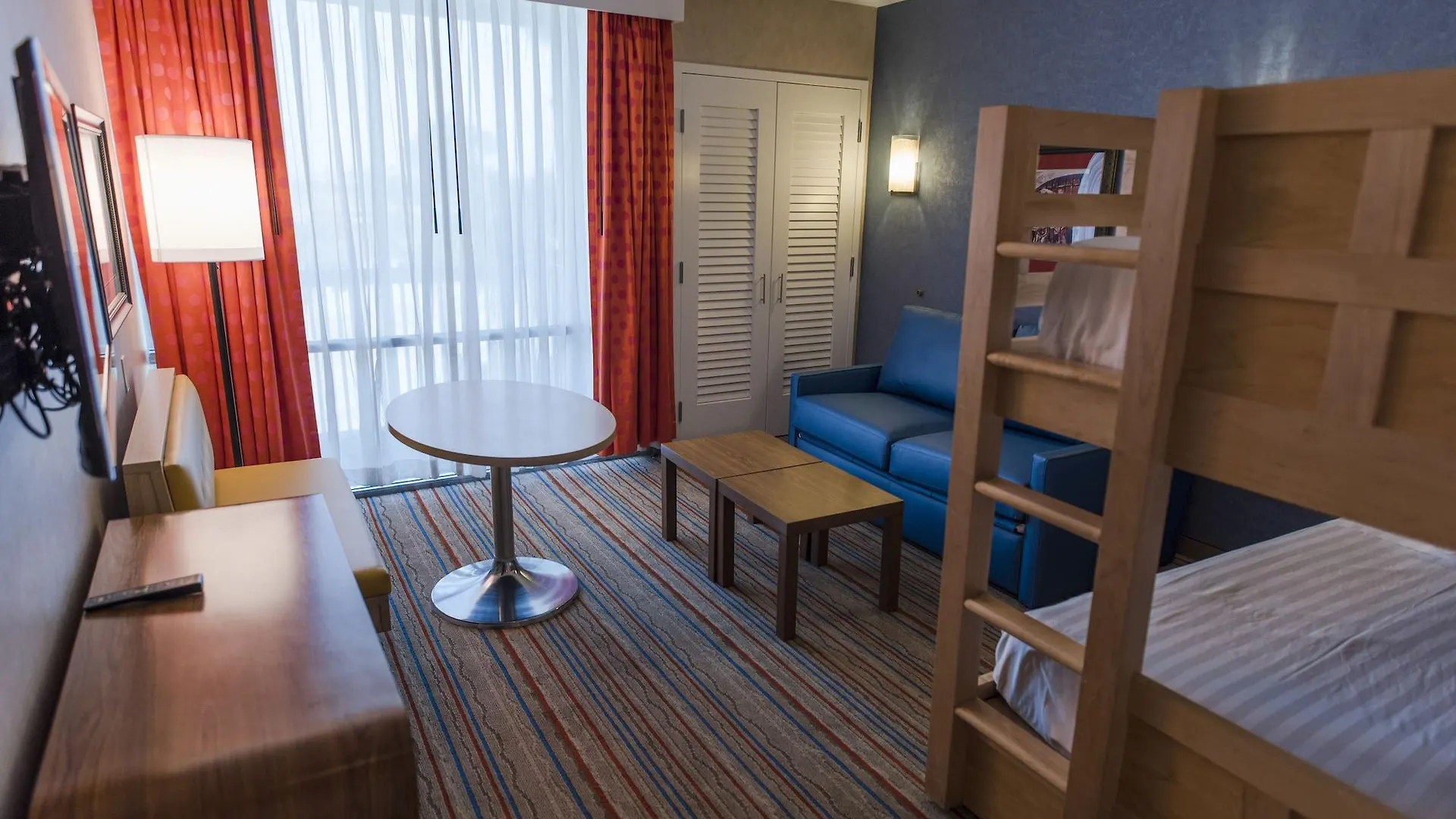 Howard Johnson By Wyndham Anaheim Hotel & Water Playground
