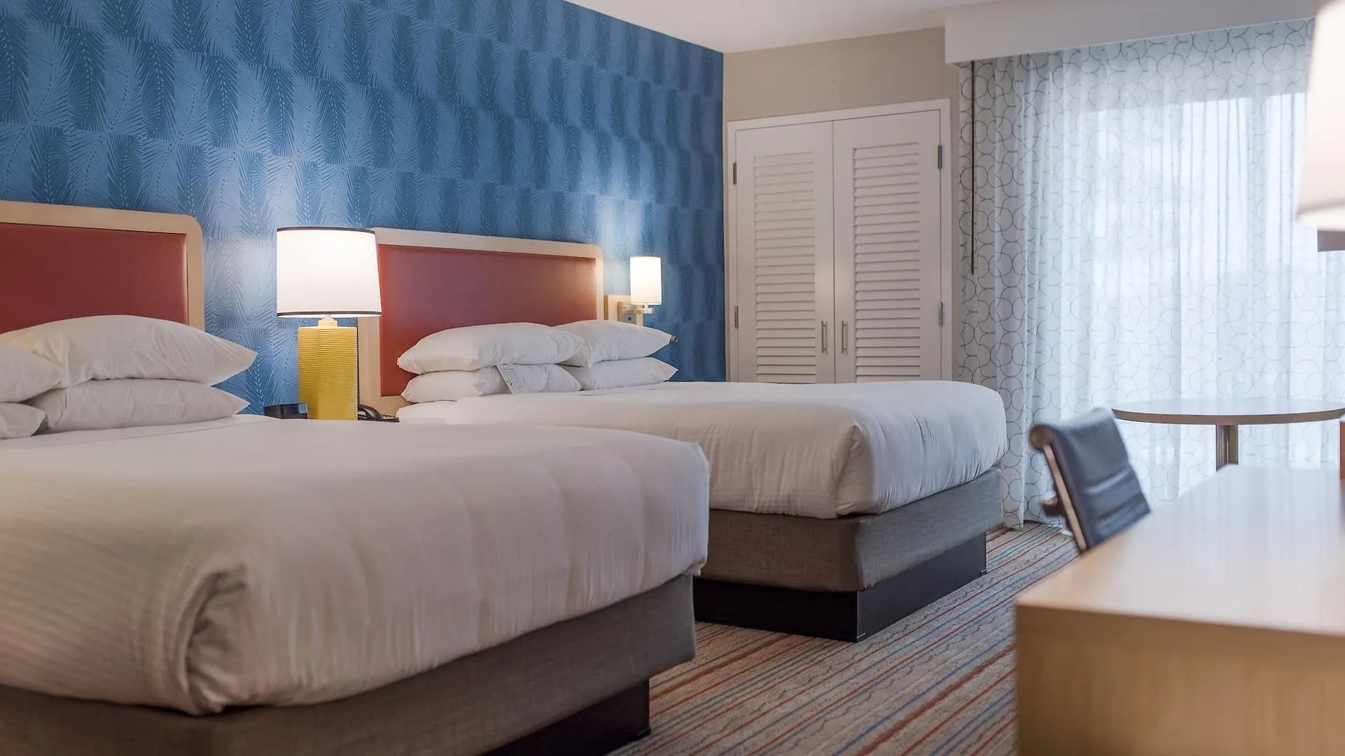 Howard Johnson By Wyndham Anaheim Hotel & Water Playground