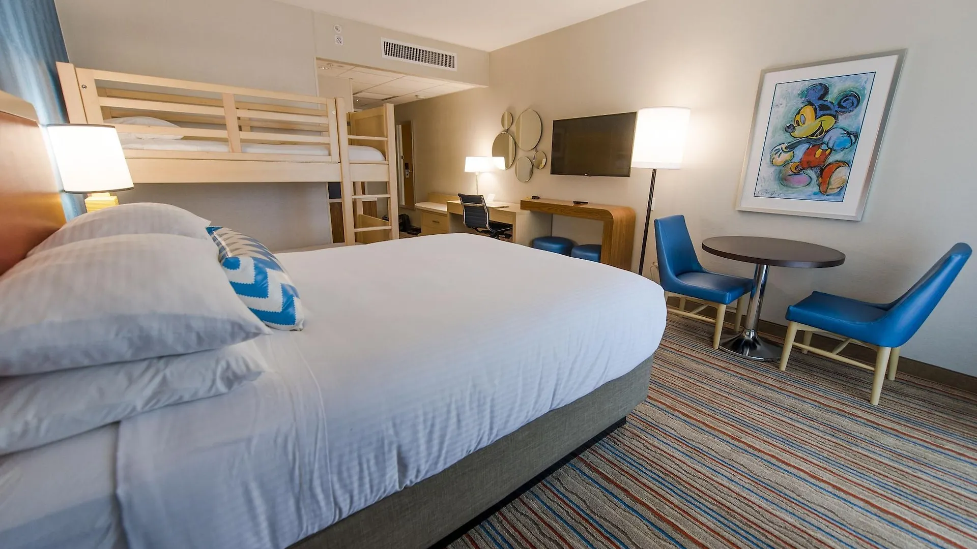 Howard Johnson By Wyndham Anaheim Hotel & Water Playground