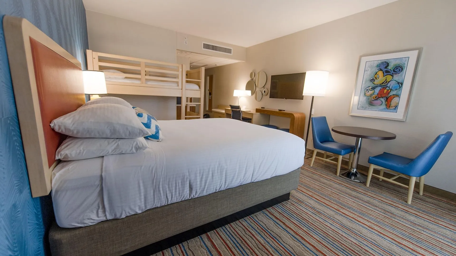 Howard Johnson By Wyndham Anaheim Hotel & Water Playground