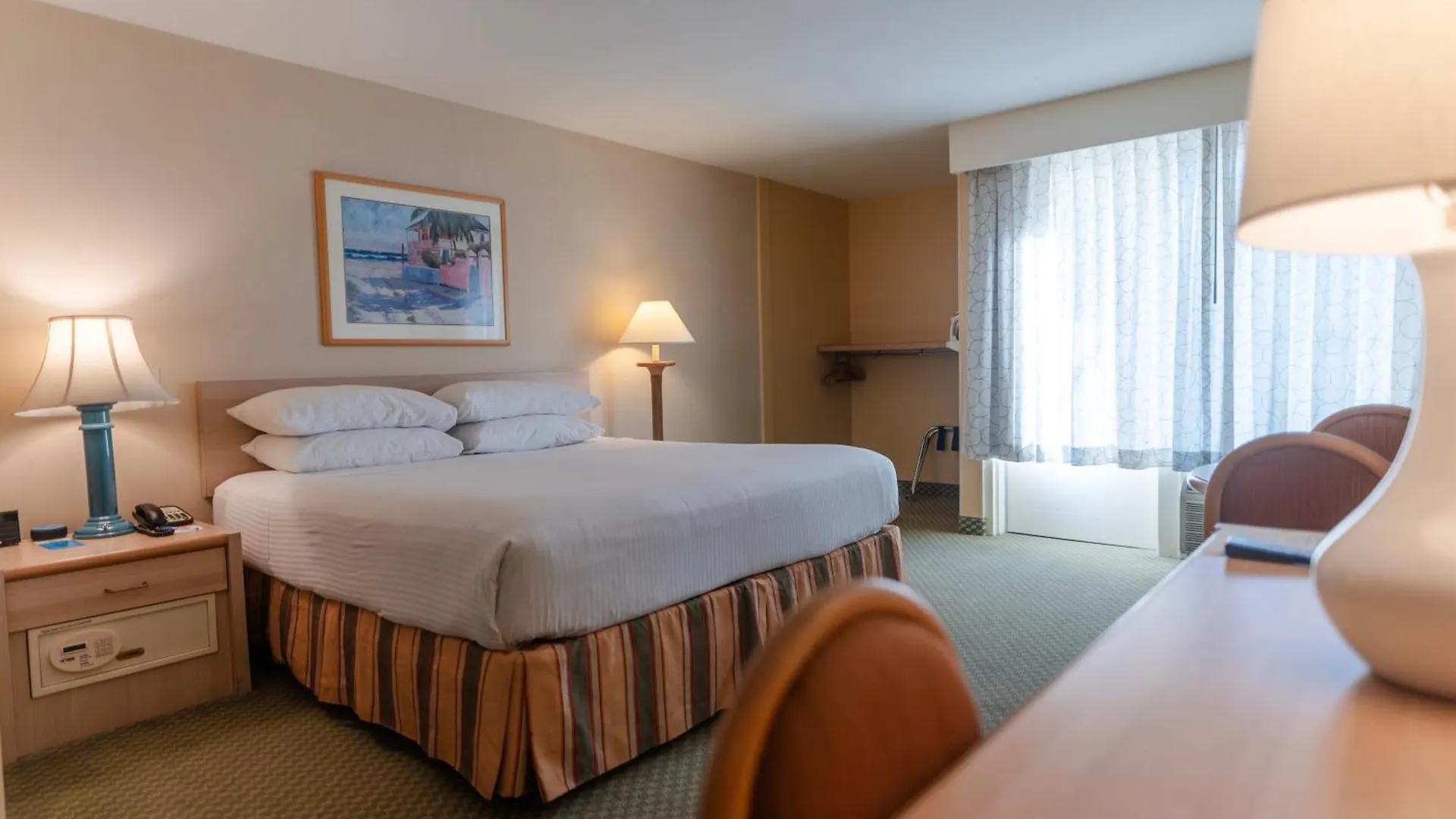 Howard Johnson By Wyndham Anaheim Hotel & Water Playground