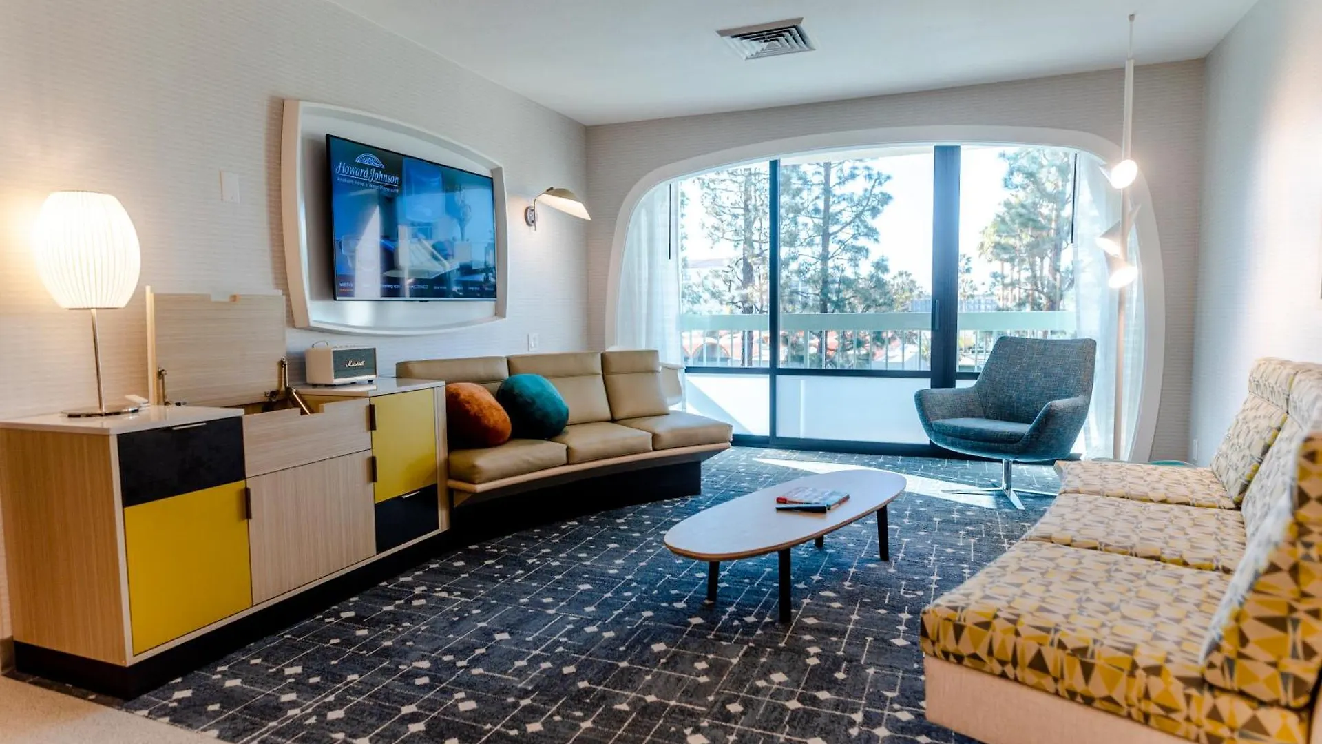 Howard Johnson By Wyndham Anaheim Hotel & Water Playground
