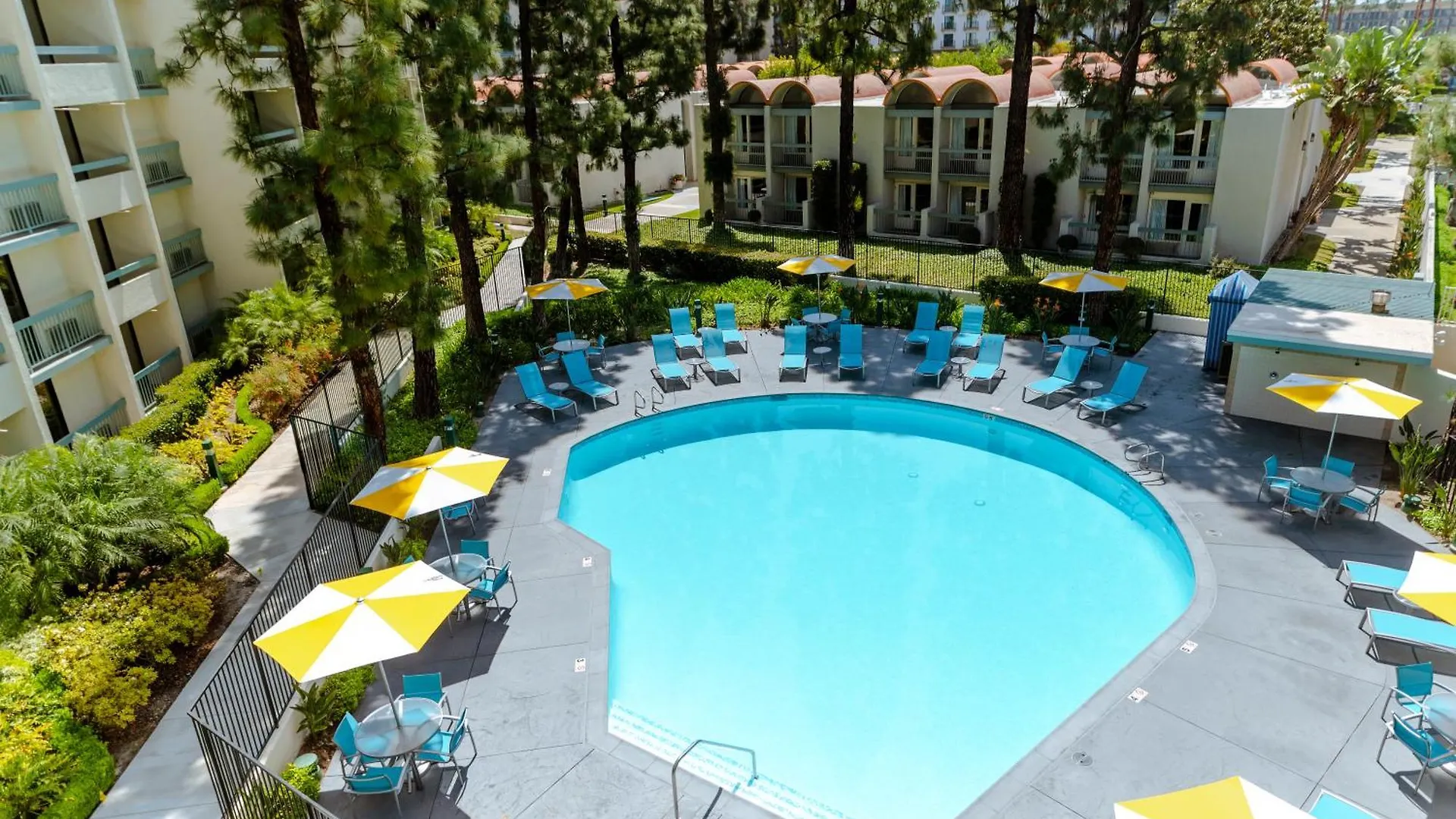Howard Johnson By Wyndham Anaheim Hotel & Water Playground