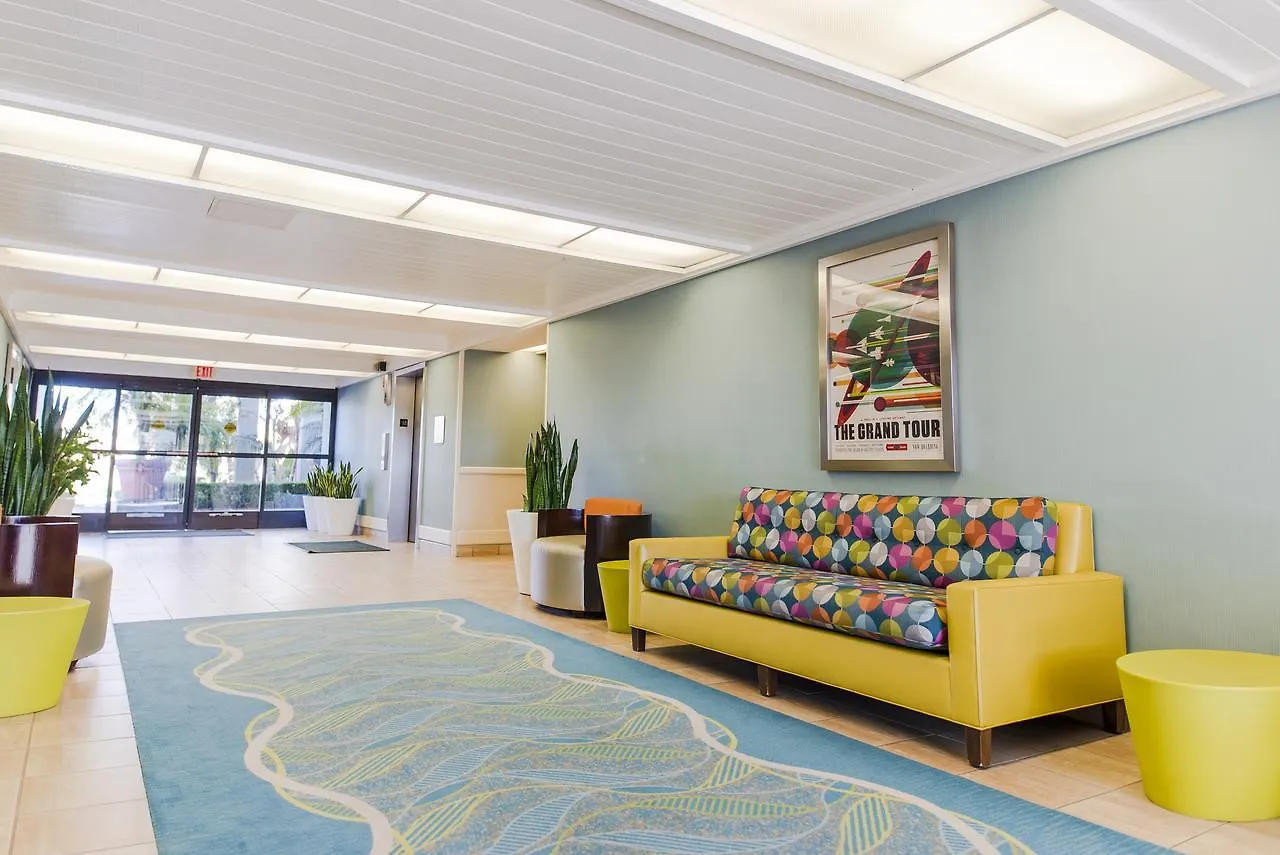 ***  Howard Johnson By Wyndham Anaheim Hotel & Water Playground Estados Unidos